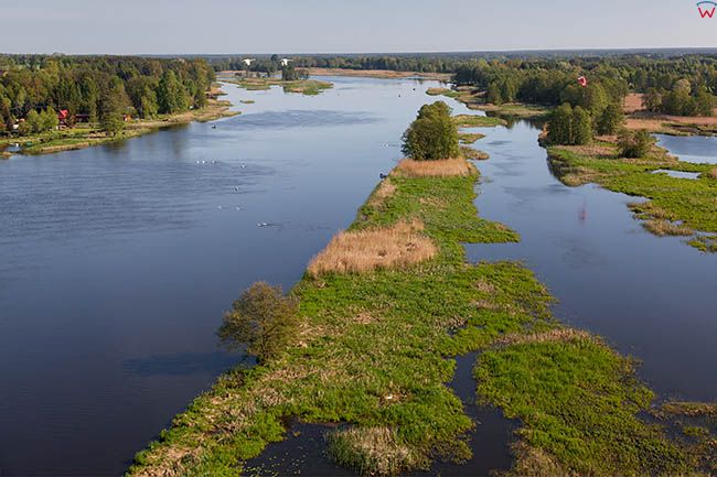 Dzierzenin, rozlewiska rzeki Narwi. EU, Pl, Mazowieckie. Lotnicze.