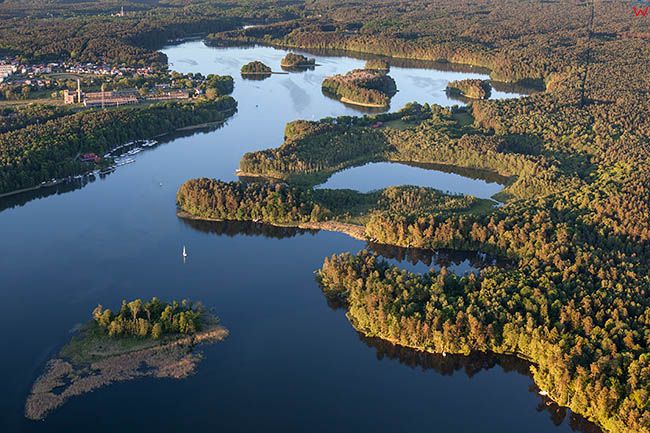 Jezioro Nidzkie na wysokosci Ruciane Nida. EU, PL, Warm-Maz. Lotnicze.