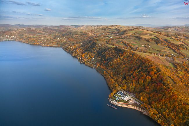 Jezioro Roznowskie i Park Krajobrazowy Ciezkowicko-Roznowski. EU, Pl,, Malopolskie. Lotnicze.