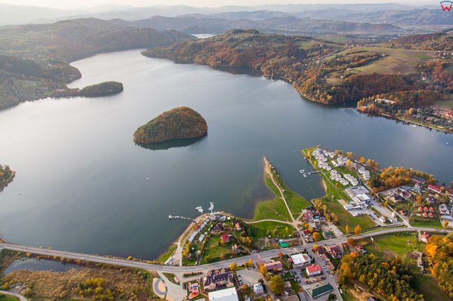 Jezioro Roznowskie z panorama od strony E. EU, Pl,, Malopolskie. Lotnicze.