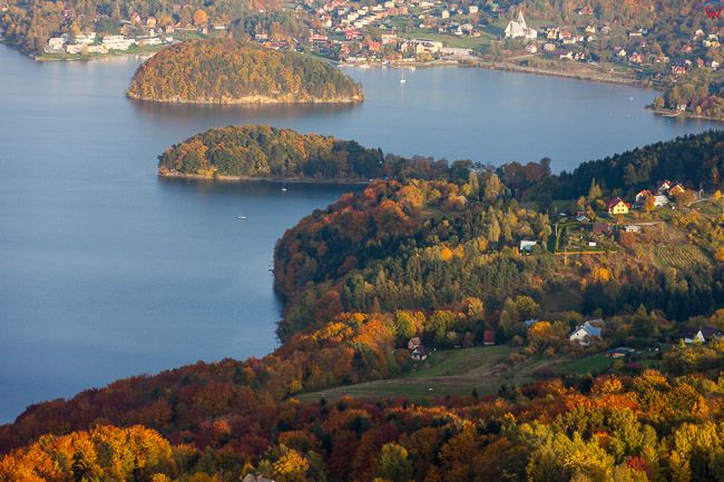 Jezioro Roznowskie z panorama w kierunku Grodka. EU, Pl,, Malopolskie. Lotnicze.