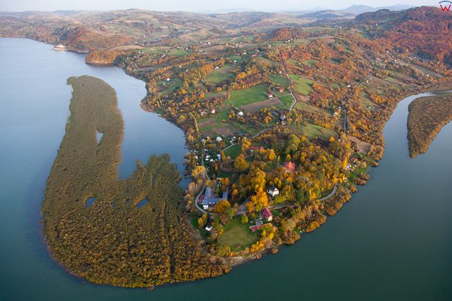 Jezioro Roznowskie w okilicy Zbyszyc. EU, Pl,, Malopolskie. Lotnicze.