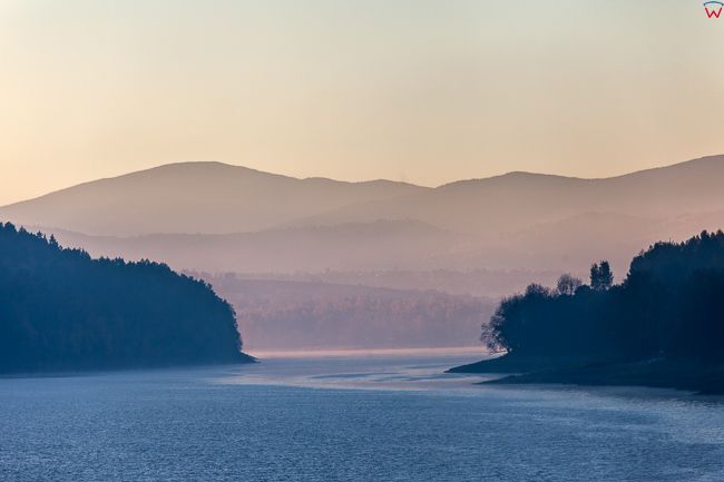 Jezioro Zywieckie, panorama od strony N. EU, PL, Slaskie.