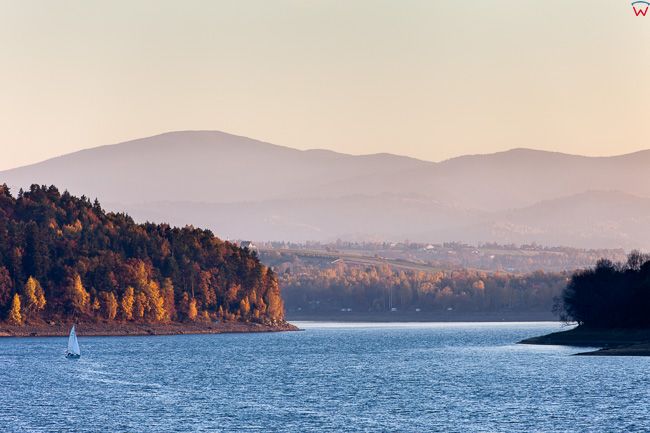 Jezioro Zywieckie, panorama z Zapory Tresna. EU, Pl, Malopolska.