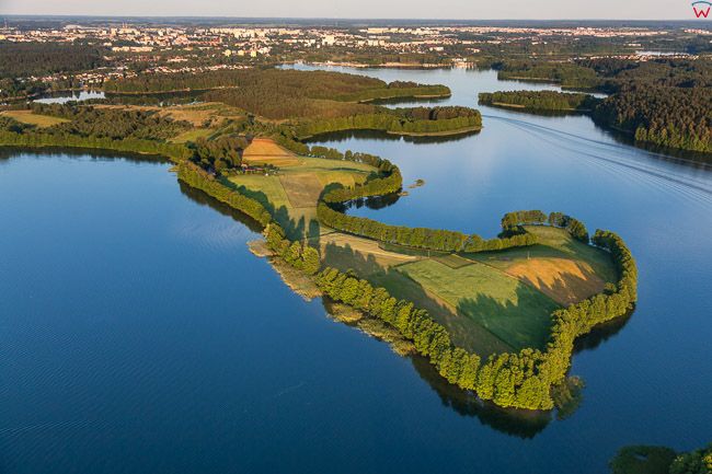 Olsztyn, polwysep na jeziorze Ukiel. EU, PL, warm-maz. Lotnicze.