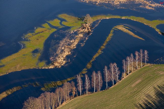 Dolina rzeki Drwecy. Wiosenne rozlewiska w okolicy Pokrzywnia. EU, PL, Kujawsko - Pomorskie. Lotnicze