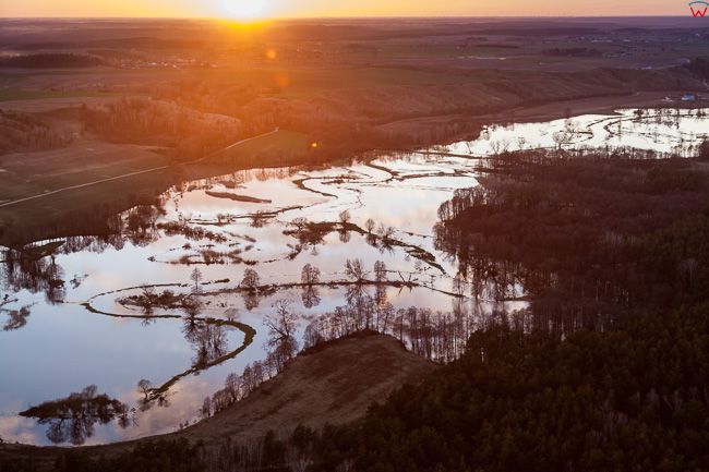 Wiosenne rozlewiska rzeki Drwecy. EU, PL, Kujawsko - Pomorskie. Lotnicze