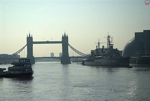 Londyn. Panorama na Tower Bridge 