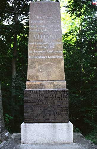 Pomnik Stenke-konstruktora kanału Osatródzko-Elbląskiego w Buczyńcu