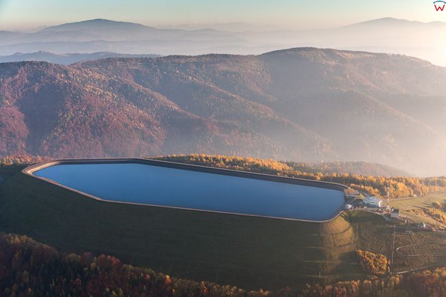 Gora Zar, zbiornik gorny elektrowni. EU, Pl, Slaskie. Lotnicze.
