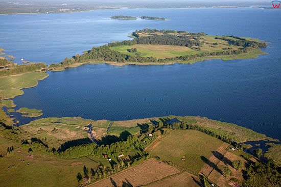 Lotnicze, Pl, warm-maz. Pojezierze Mazurskie, jezioro Sniardwy z wyspa Szeroki Ostrow.