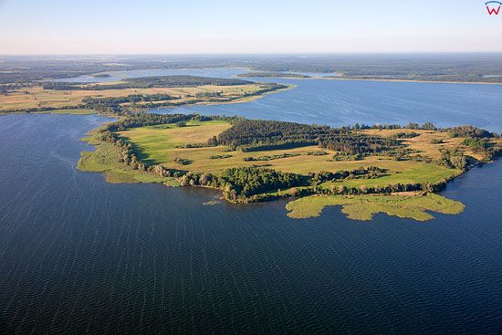 Lotnicze, Pl, warm-maz. Pojezierze Mazurskie, jezioro Sniardwy z wyspa Szeroki Ostrow.