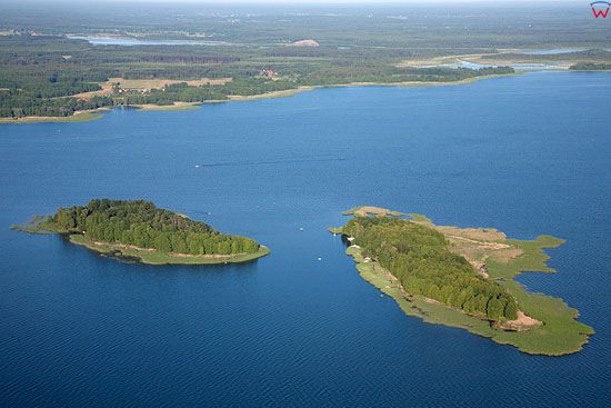 Lotnicze, Pl, warm-maz. Pojezierze Mazurskie, jezioro Sniardwy z wyspa Czarci Ostrow i Pajecza.