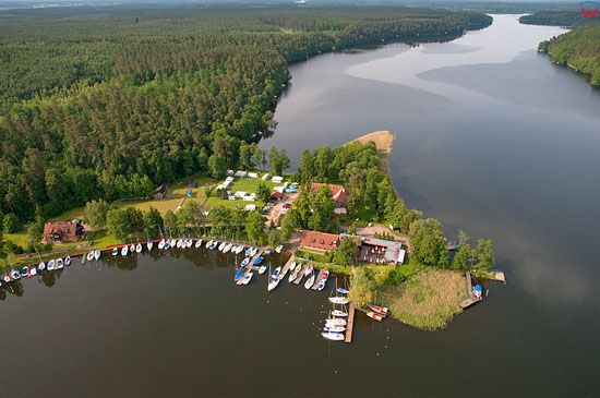 Lotnicze, Pl, warm-maz. Mazurski Park Krajobrazowy. Port w Wierzbie nad jeziorem Beldany.