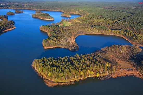Jezioro Nidzkie w okolicy Nidy. EU, Pl, Warm-Maz. Lotnicze.