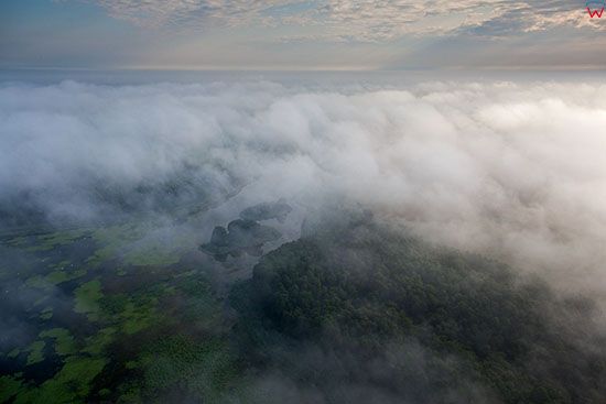 Park Krajobrazowy Dolina Baryczy, chmury nad parkiem. EU, Pl, Dolnoslaskie. Lotnicze.