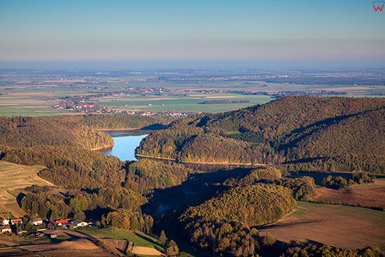 Ksiazanski Park Krajobrazowy, panorama na Dobromierz od strony W. EU, Pl, Dolnoslaskie. Lotnicze.