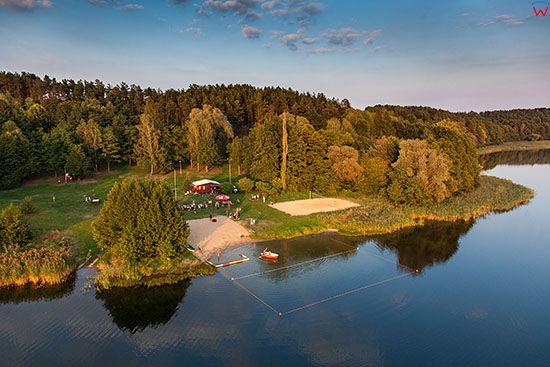 Brodnicki Park Krajobrazowy, jezioro Bachotek. EU, PL, Pomorskie. Lotnicze.