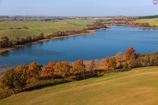 Jesien na Warmii, panorama na jezioro Kokowo, EU, Pl, Warm-Maz. LOTNICZE.