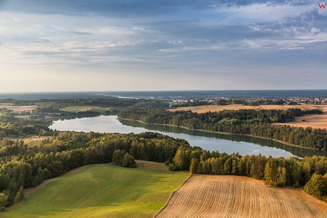 Ornowo, jezioro Morliny, panorama okolicy Ostrody. EU, Pl, Warm-Maz. Lotnicze.