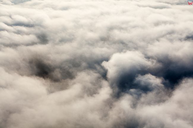Chmury, 600 metrow nad ziemia 11.09.2016 r.. EU, PL, Warm-Maz. Lotnicze.