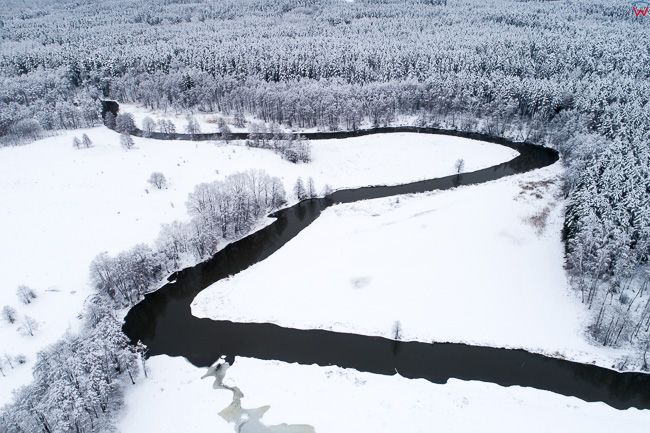 Laniewo, meandry rzeki Lyna w zimowej scenerii. EU, PL, warm-maz. Lotnicze.