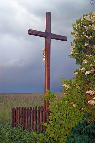 przydrożny krzyż w okolicy Lidzbarka Warmińskiego