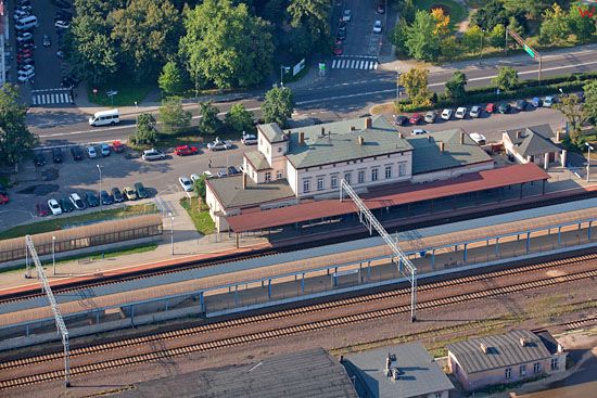 Dworzec kolejowy w Boleslawcu. EU, PL, Dolnoslaskie. LOTNICZE.