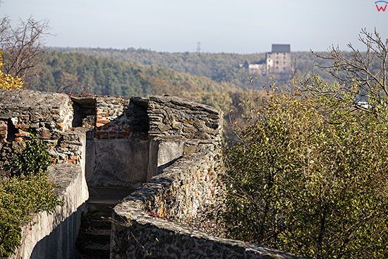 Bolkow, panorama z dziedzinca zamkowego na zamek Swiny. EU, Pl, Dolnoslaskie.