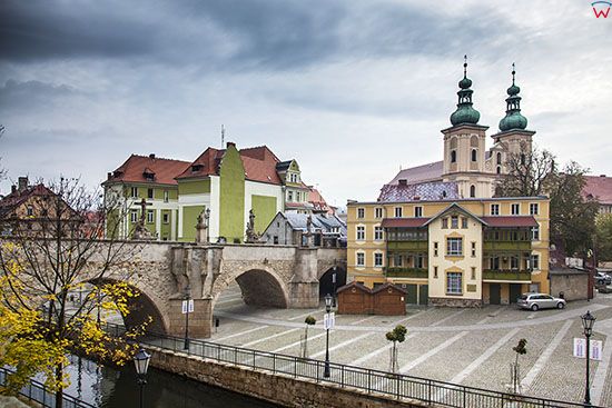 Klodzko, panorama na Most Gotycki sw. Jana i Kosciol Matki Bozej Rozancowej. EU, PL, Dolnoslaskie.