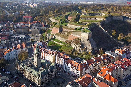 Klodzko, Ratusz i Twierdza. EU, Pl, Dolnoslaskie. Lotnicze.