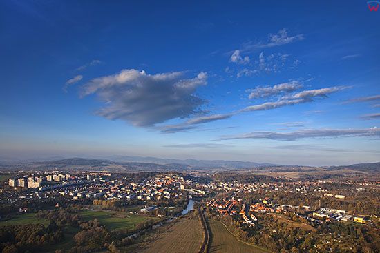 Klodzko, panorama miasta od strony poludniowej. EU, Pl, Dolnoslaskie. Lotnicze.