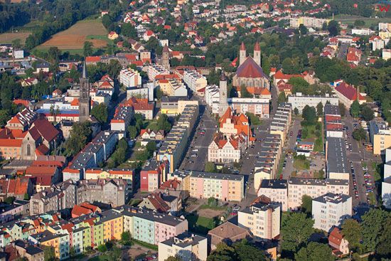 Lwowek Slaski, panorama na centrum miasta. EU, PL, Dolnoslaskie. LOTNICZE.