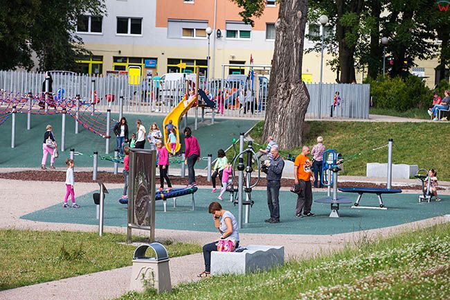 Olesnica, plac zabaw przy ulicy Cieszynskiego. EU, Pl, Dolnoslaskie.