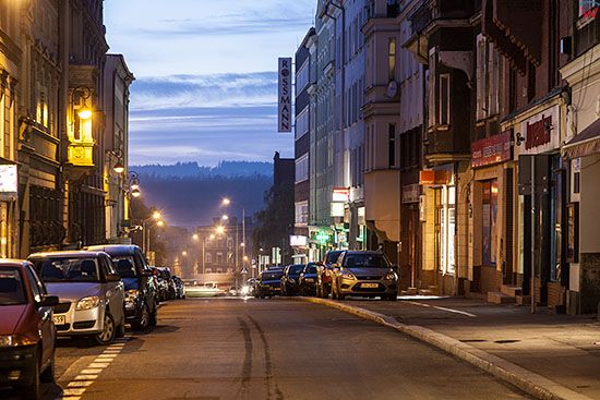 Walbrzych, ulica Slowackiego w wieczorowej scenerii. EU, Pl, Dolnoslaskie.