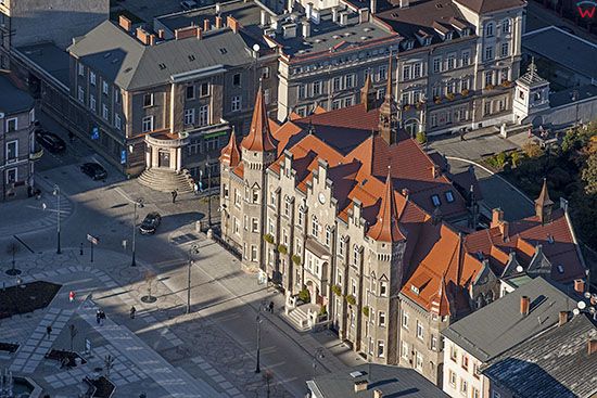Walbrzych, stare miasto - Plac Magistracki z Ratuszem. EU, Pl, Dolnoslaskie. Lotnicze.
