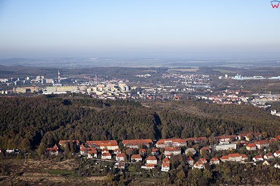 Walbrzych, panorama na Piaskowa Gore. EU, Pl, Dolnoslaskie. Lotnicze.