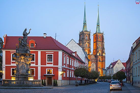 Wroclaw, Ostrow Tumski z Pomnikiem Nepomucena i Katedra. EU, Pl, Dolnoslaskie.