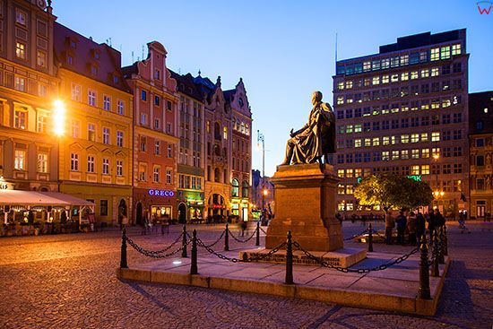 Wroclaw, Pomnik Aleksandra hr. Fredry na Rynku. EU, PL, Dolnoslaskie.