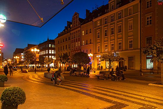 Wroclaw, ulica Swidnicka w wieczorowej iluminacji. EU, PL, Dolnoslaskie.