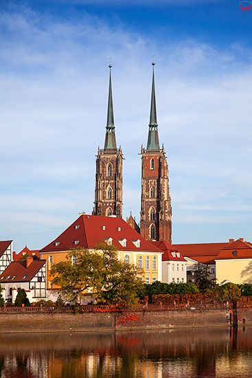 Wroclaw, panorama przez Odre na Ostrow Tumski - Katedra Wroclawska. EU, PL, Dolnoslaskie.