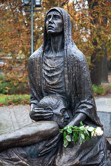 Wroclaw, Pomnik Ofiar Zbrodni Katynskiej przy Promenadzie Staromiejskiej. EU, PL, Dolnoslaskie.