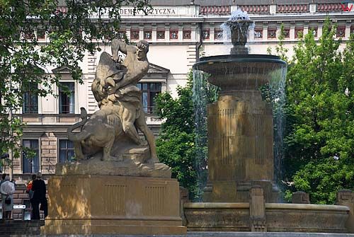 Dolnoslaskie. Wroclaw, fontanna Bismarcka na placu 1 Maja.