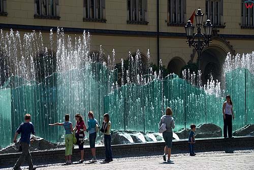 Dolnoslaskie. Wroclaw, fontanna przy rynku.