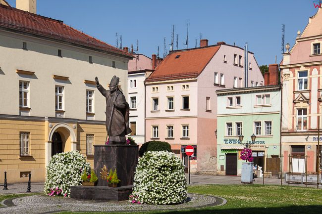 Zlotoryja, Pomnik JPII na Placu Niepodleglosci EU, PL, Dolnoslaskie.