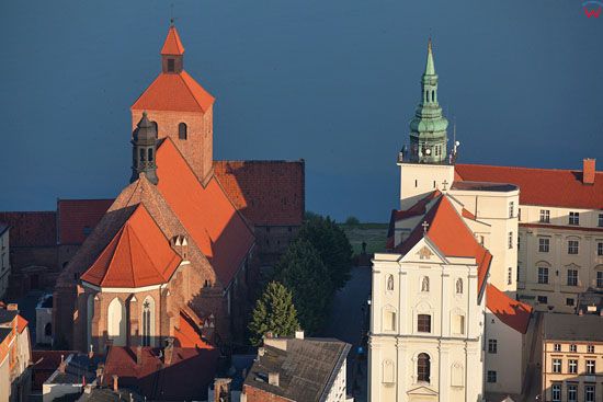 Grudziadz - kosciol sw. Mikolaja i kosciol Klasztorny Jezuitow. EU, PL, Kujawsko-Pomorskie. LOTNICZE.