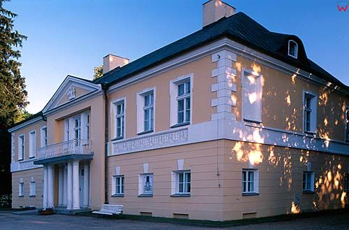 Lubostroń, pałac klasycystyczny