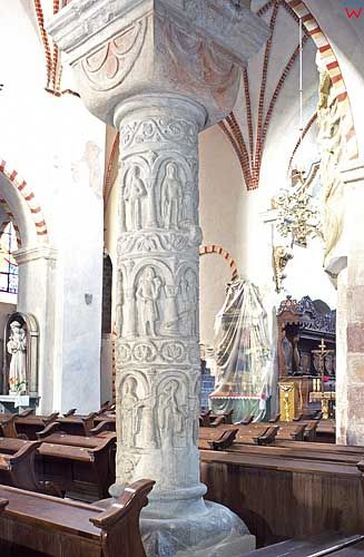 Kolumny Kościóła św. Trójcy w Strzelnie