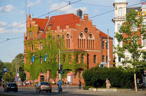 Polska, kujawsko-pom, Torun. Ulica Waly Sikorskiego, Urzad Miasta.