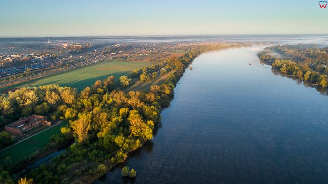 Torun, rzeka Wisla na torunskim odcinku. EU, PL, kujawsko-pomorskie. Lotnicze